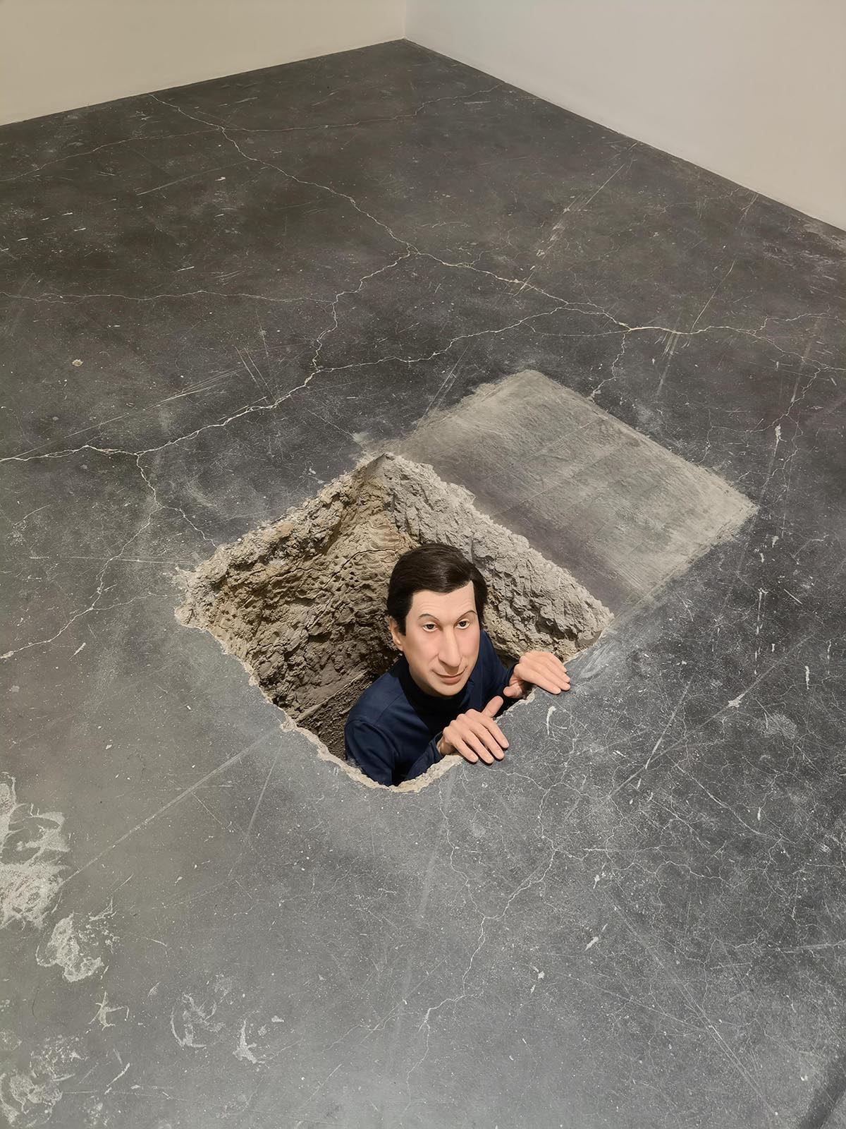 images/art/2021-12-19 莫瑞吉奥卡特兰 最后的审判/17.jpg